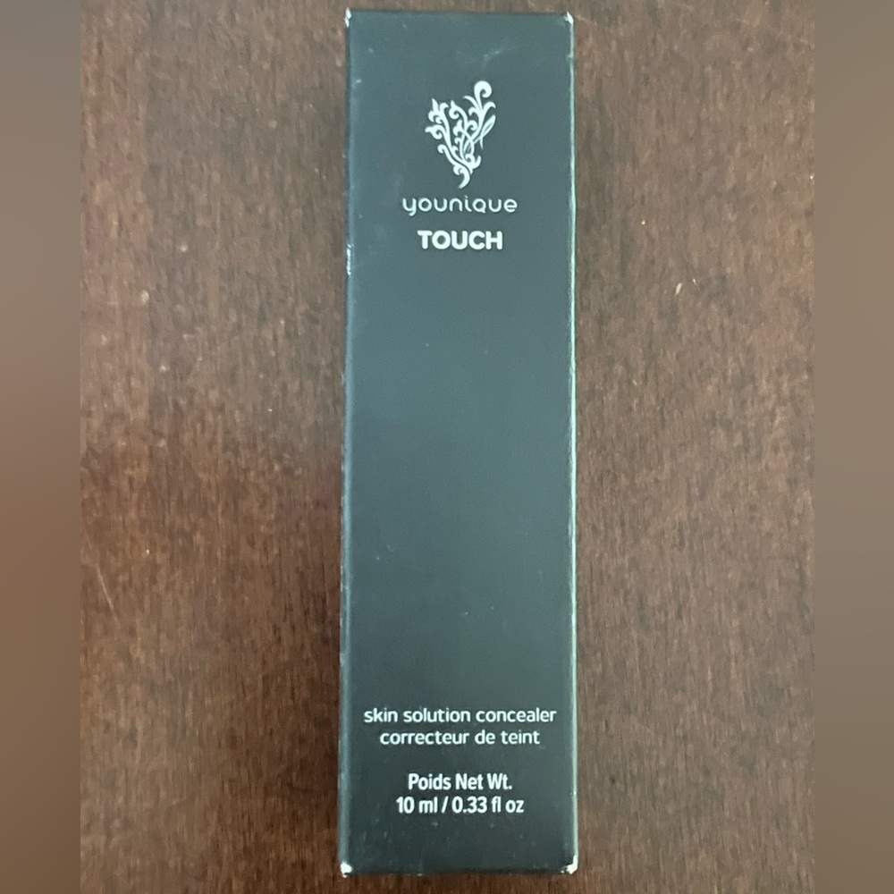 NWT younique concealer. Shade Linen.